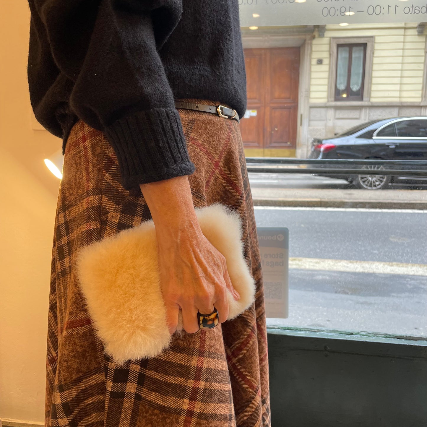 Pochette in pelo di alpaca naturale grigio artigianato peruviano fatto a mano colore beige