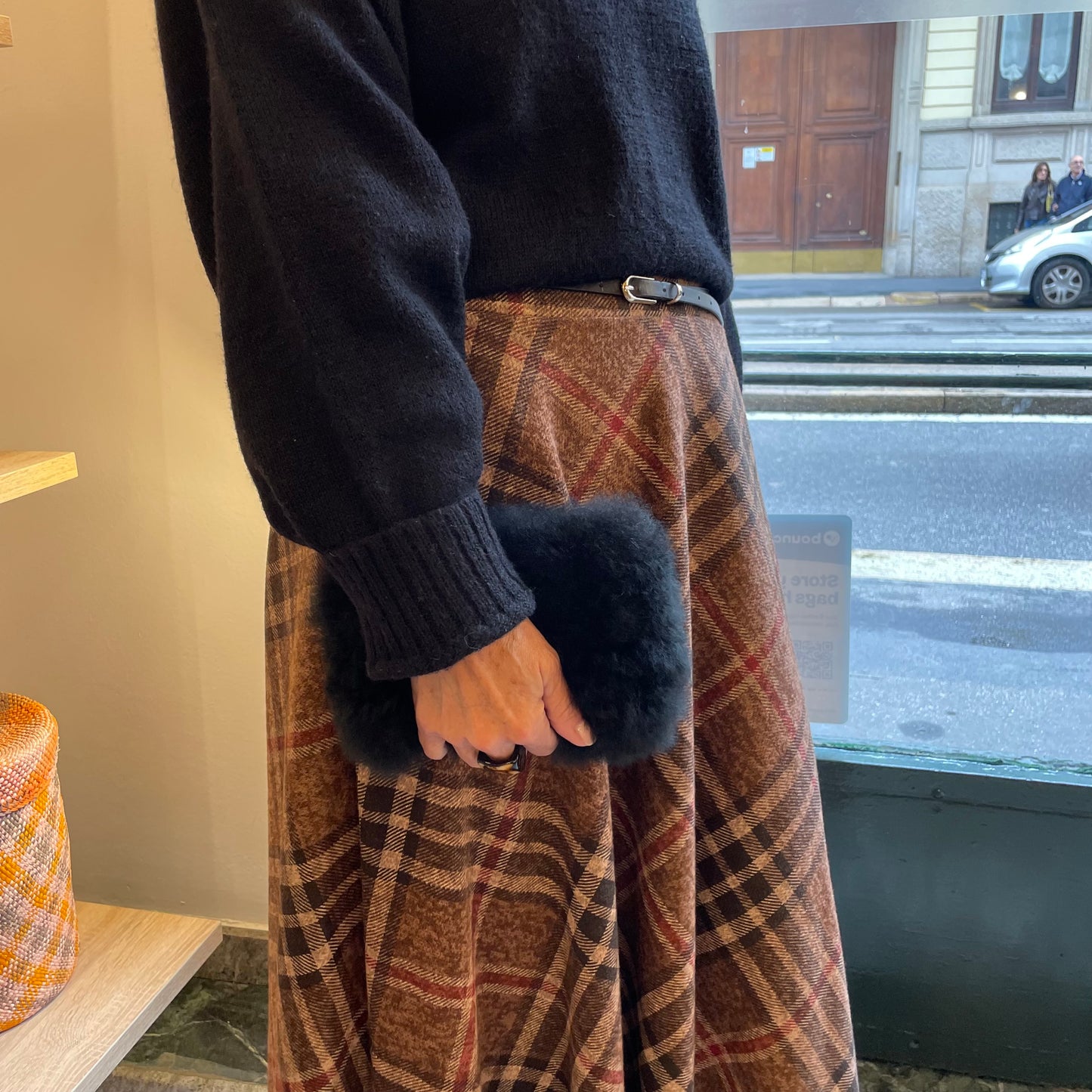 Pochette in pelo di alpaca grigio artigianato peruviano fatto a mano colore nero