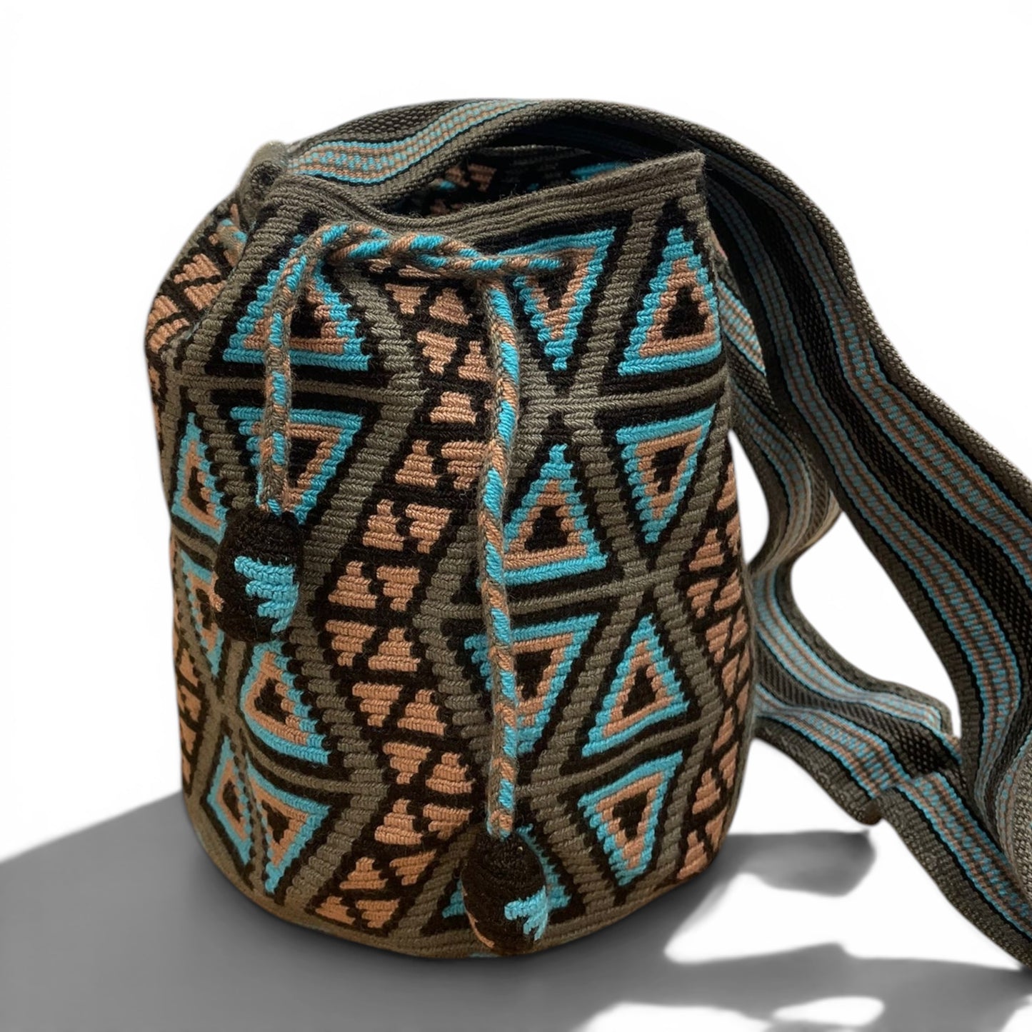 Borsa Mochila Wayuu Chiquita Colombiana, Autentica e Tessuta a mano dalle donne Wayuu.