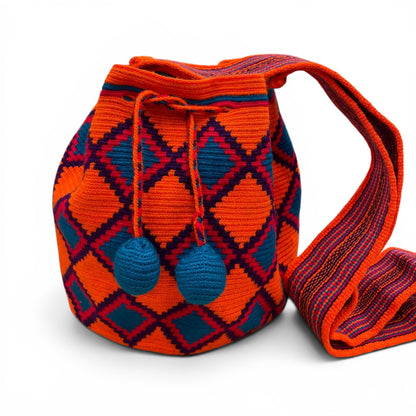 Borsa Mochila Wayuu Chiquita Colombiana, Autentica e Tessuta a mano dalle donne Wayuu.
