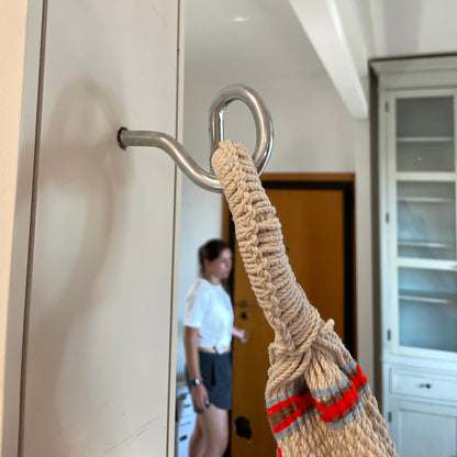 gancio per installare un'amaca all'interno della casa