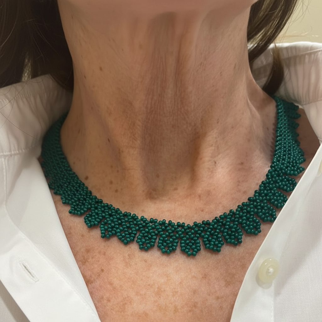 Collar Embera verde petróleo - Gioiello artigianale colombiano fatto a mano