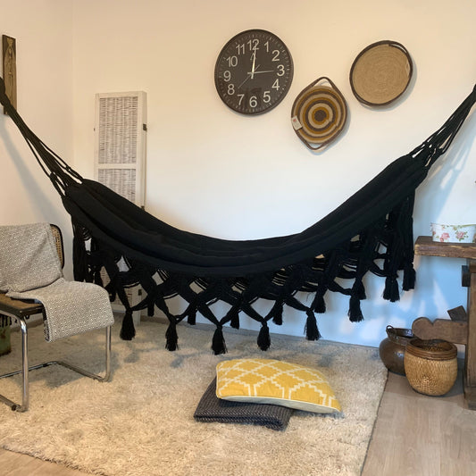 amaca nera frangie tessuta in bogota Colombia