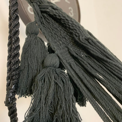 Amaca Chinchorro Wayuù nero bianco in ambiente esterno arredo giardino