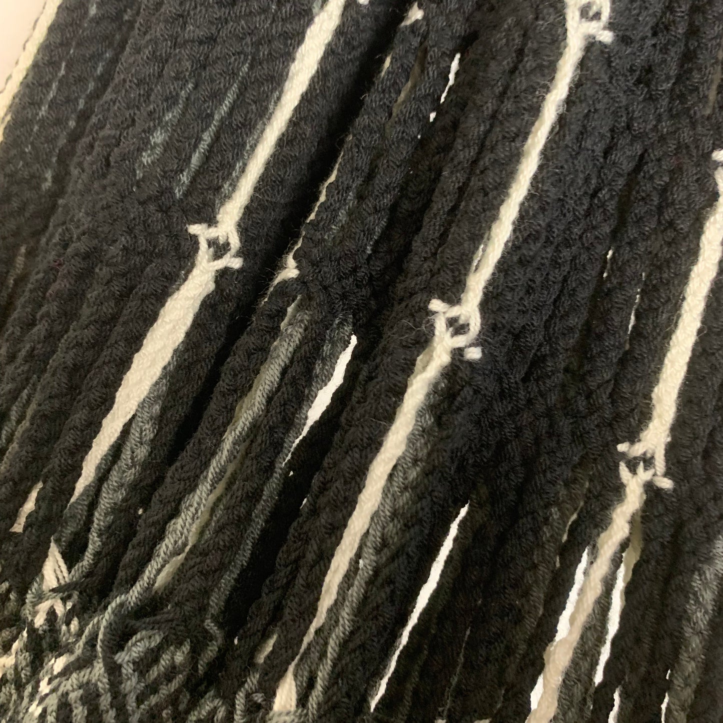 Dettaglio nodo amaca Wayuù Deluxe nero bianco artigianato tradizionale