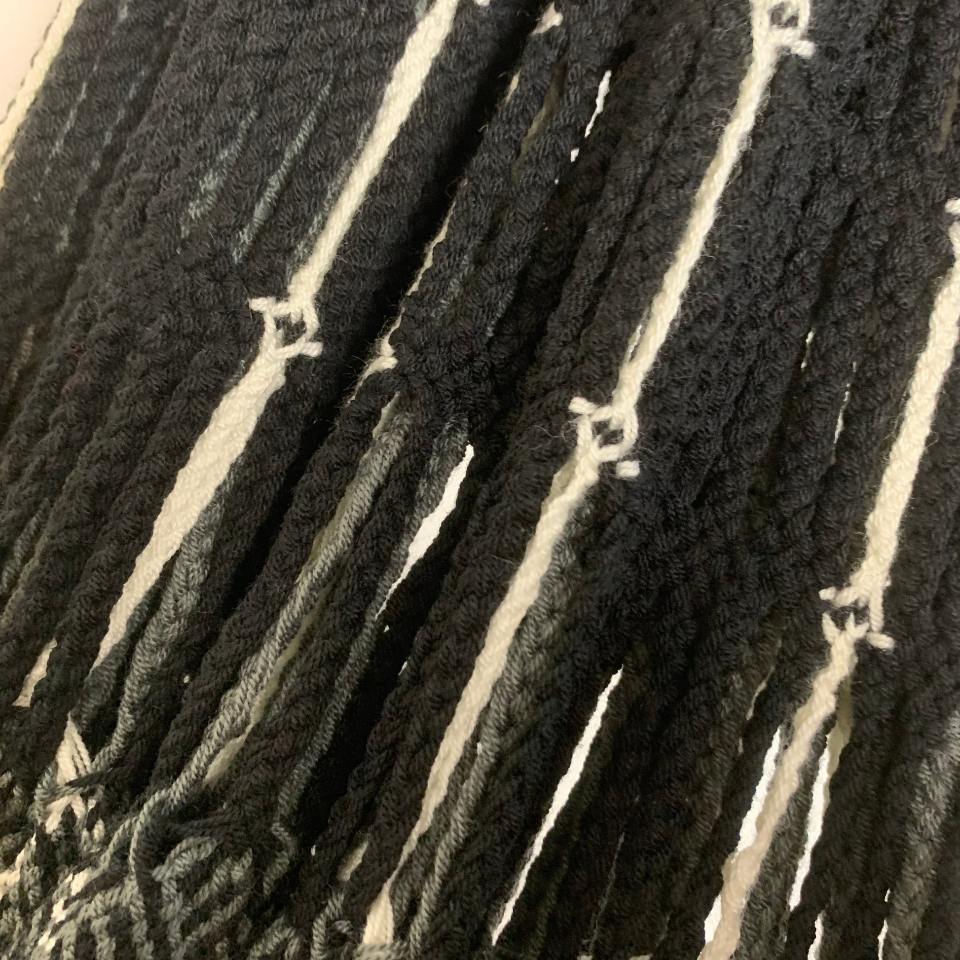 Dettaglio nodo amaca Wayuù Deluxe nero bianco artigianato tradizionale